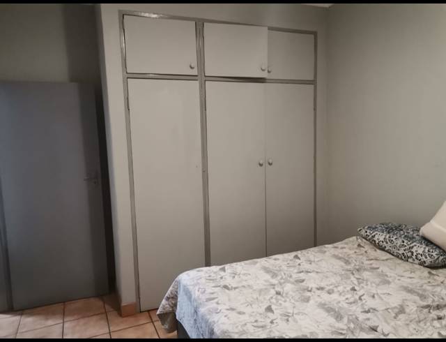 6 BEDROOM HOUSE FOR SALE IN OOS EINDE